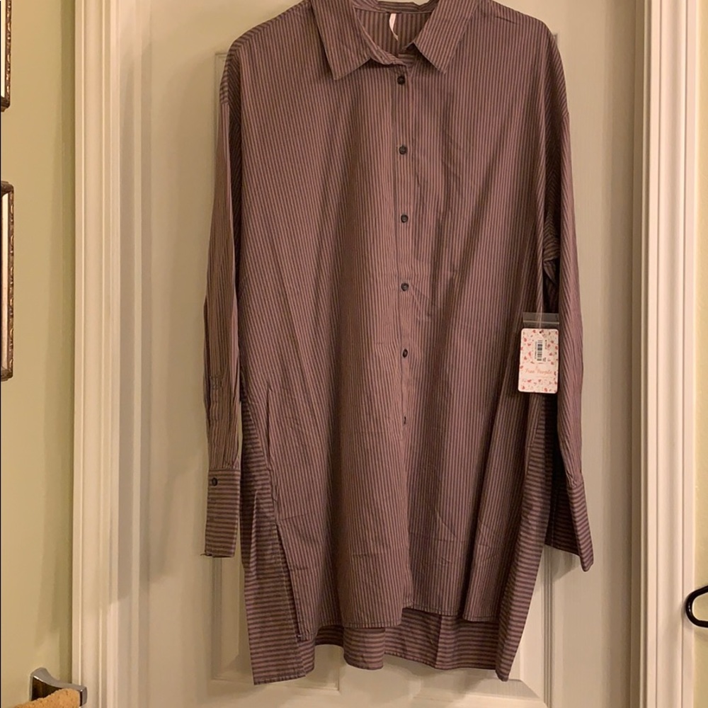 🆕NWT Free People Large long-sleeved button top🆕